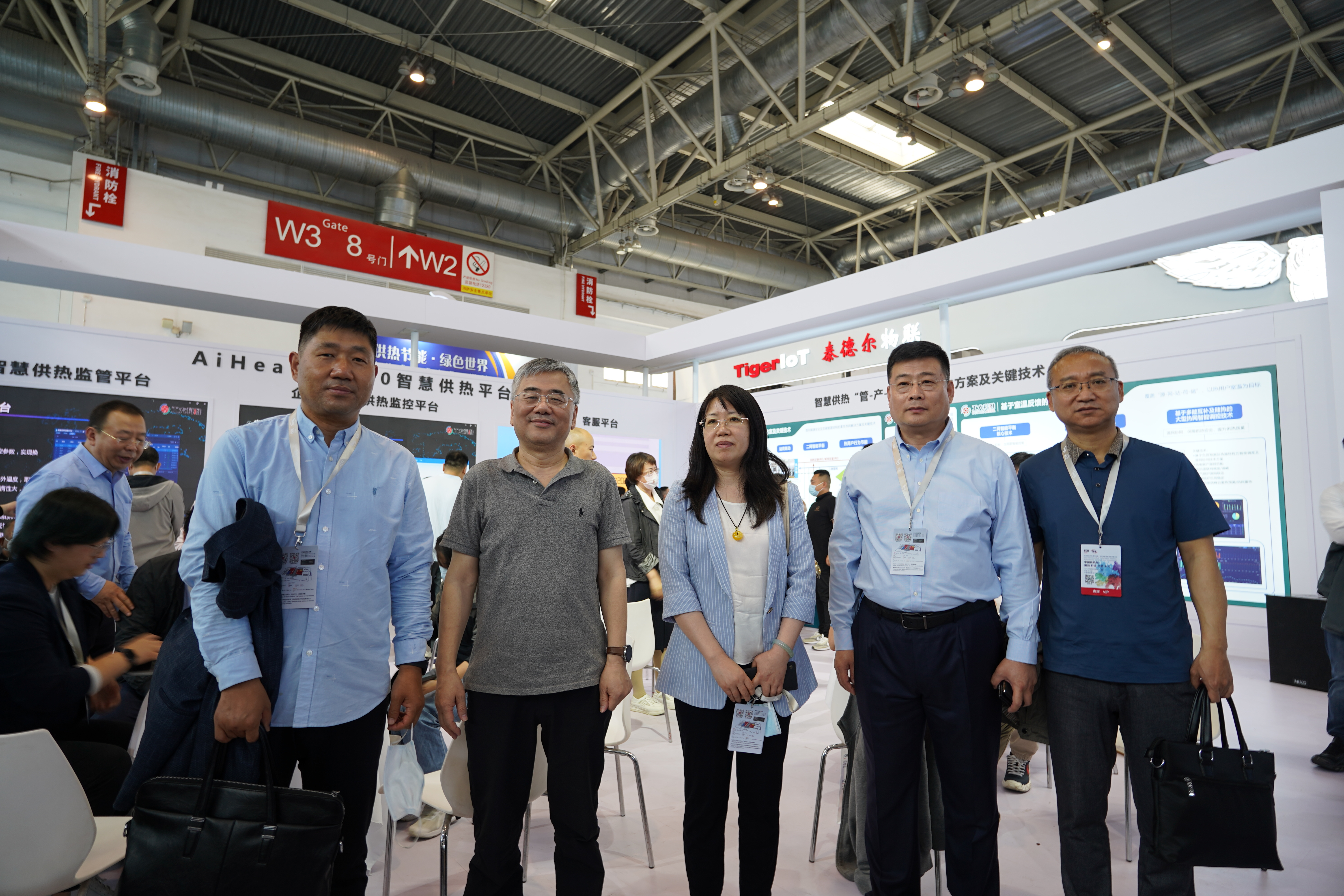 中国供热展盛大开幕！腾博会展位现场火爆！(图2)